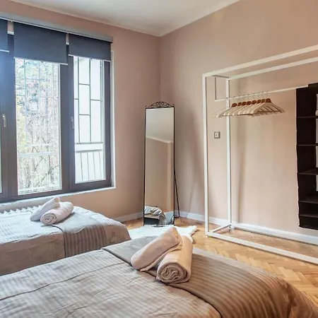 Center, Shishman Street Bijou ソフィア