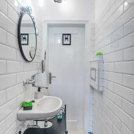 Center, Shishman Street Bijou ソフィア