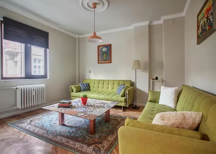 Center, Shishman Street Bijou