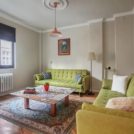 Center, Shishman Street Bijou