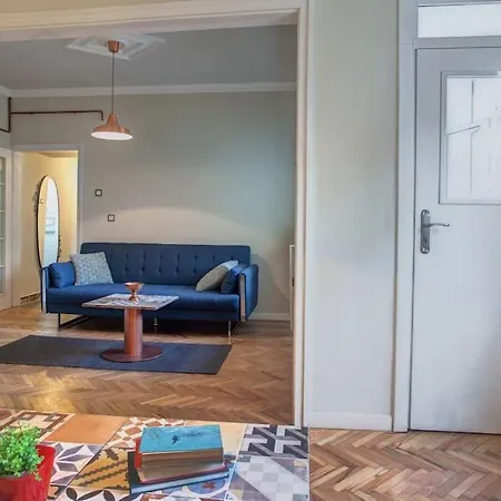 Apartman Center, Shishman Street Bijou