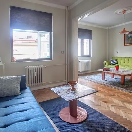 Center, Shishman Street Bijou Apartman *