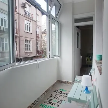 Center, Shishman Street Bijou