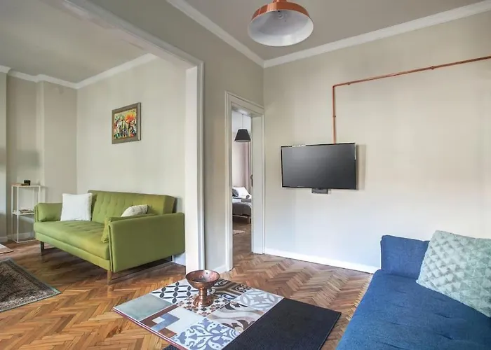 Center, Shishman Street Bijou ソフィア