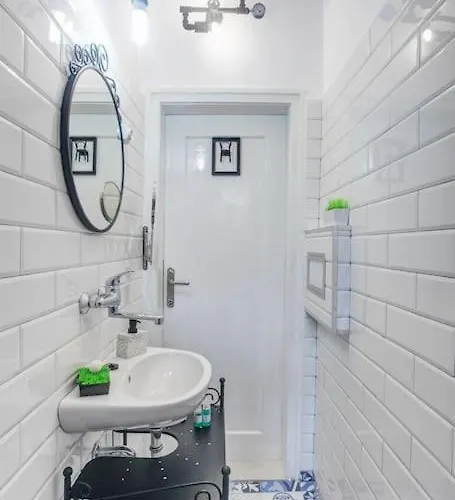 Center, Shishman Street Bijou ソフィア