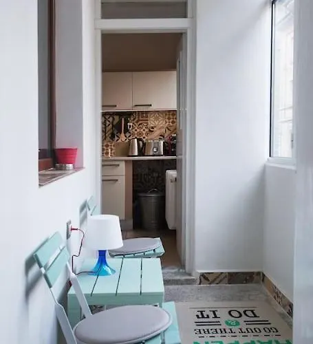 Center, Shishman Street Bijou