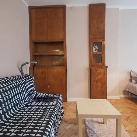 Center, Shishman Street Bijou Apartment