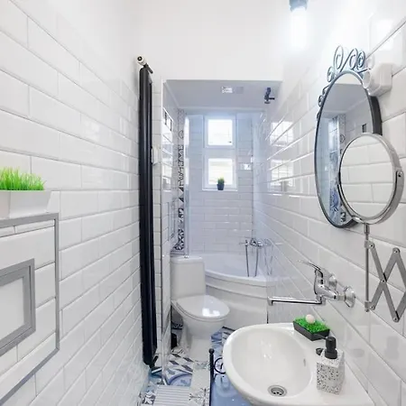 Apartment Center, Shishman Street Bijou *