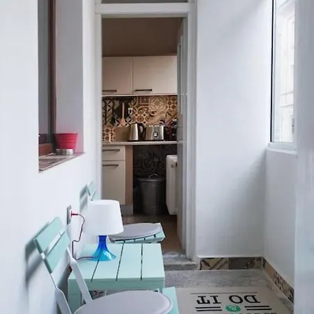 Center, Shishman Street Bijou